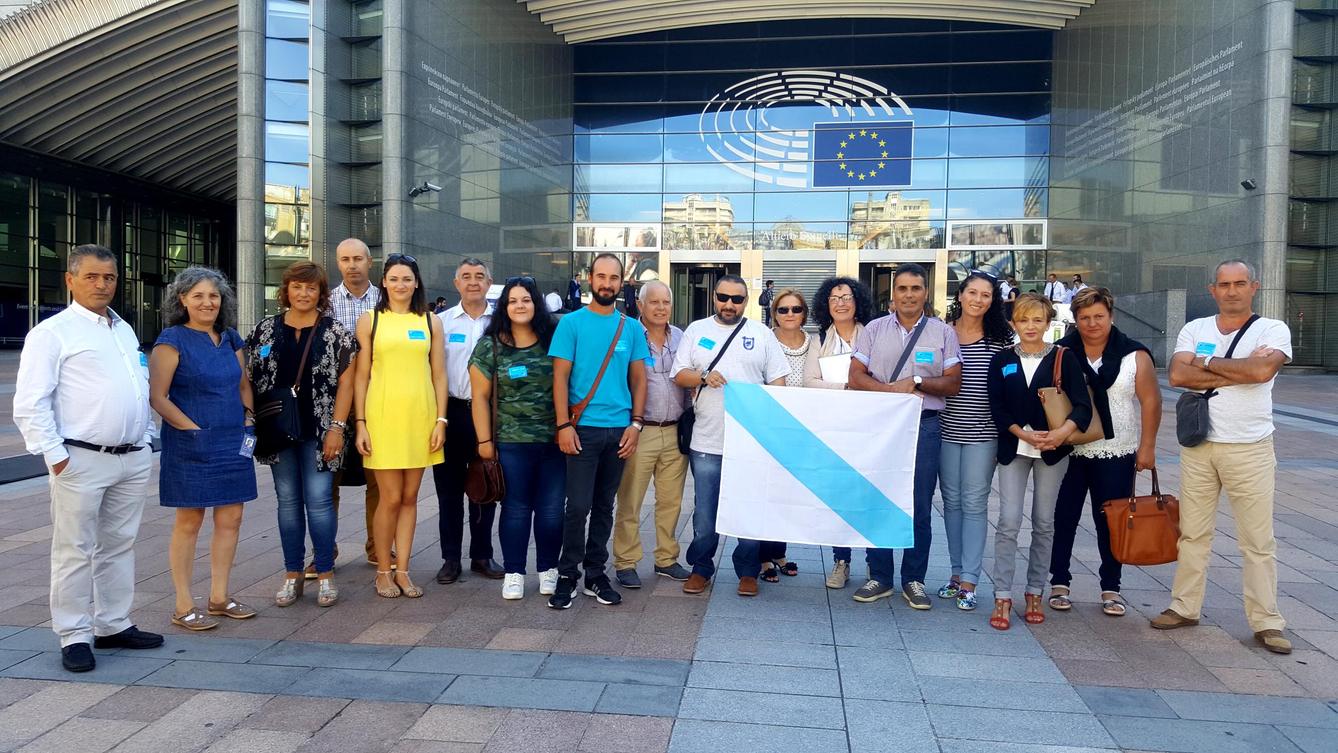 Delegacion galega pesqueira á súa chegada ao Parlamento Europeo hoxe