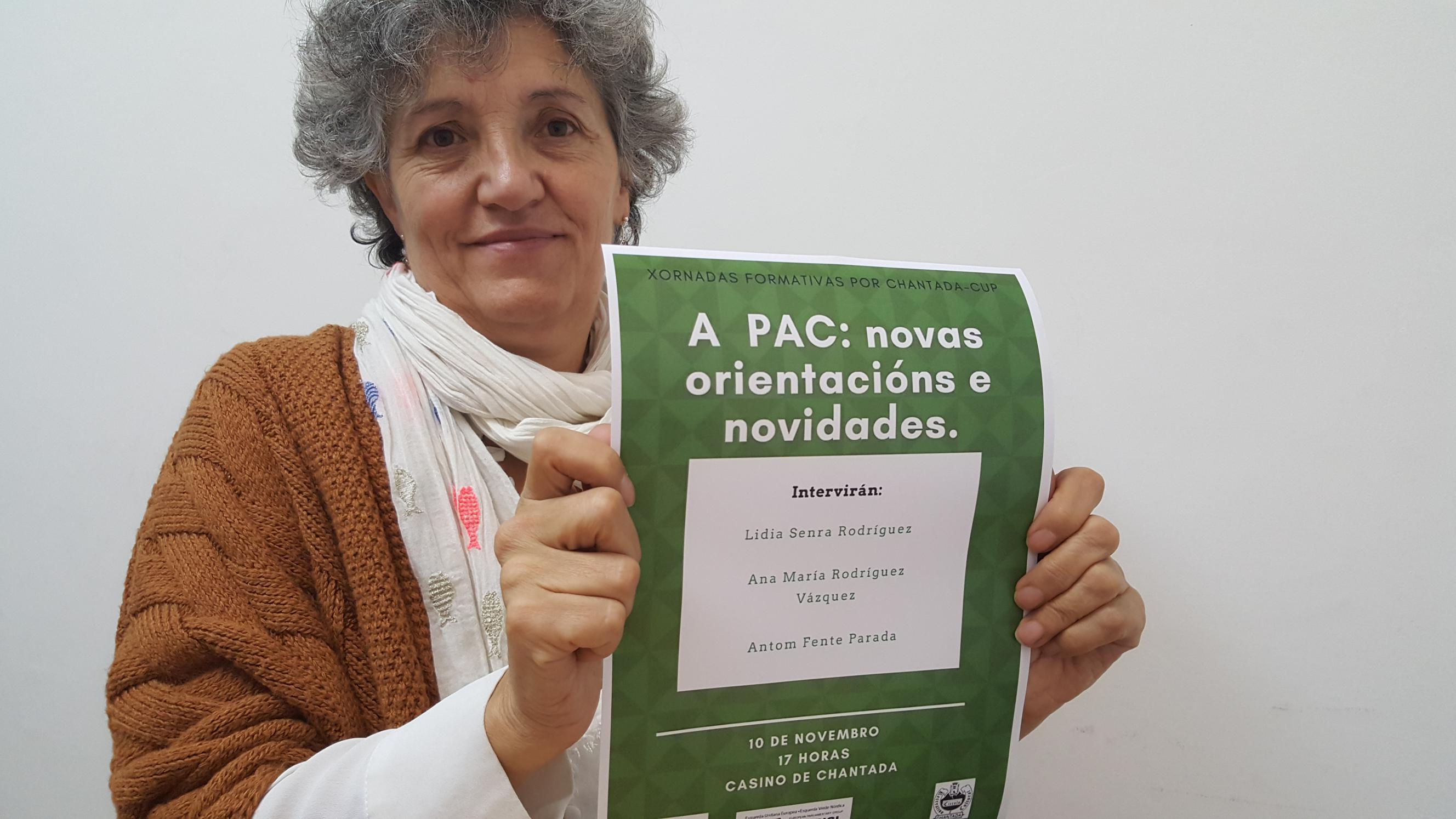 Lidia Senra, co cartel do evento sobre a PAC deste sabado en Chantada